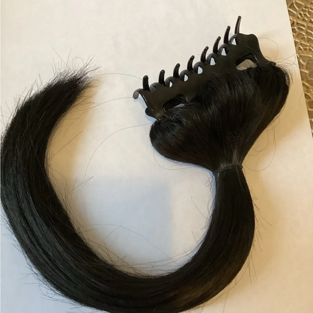 Very light clipping ponytail suitable for children and young adults